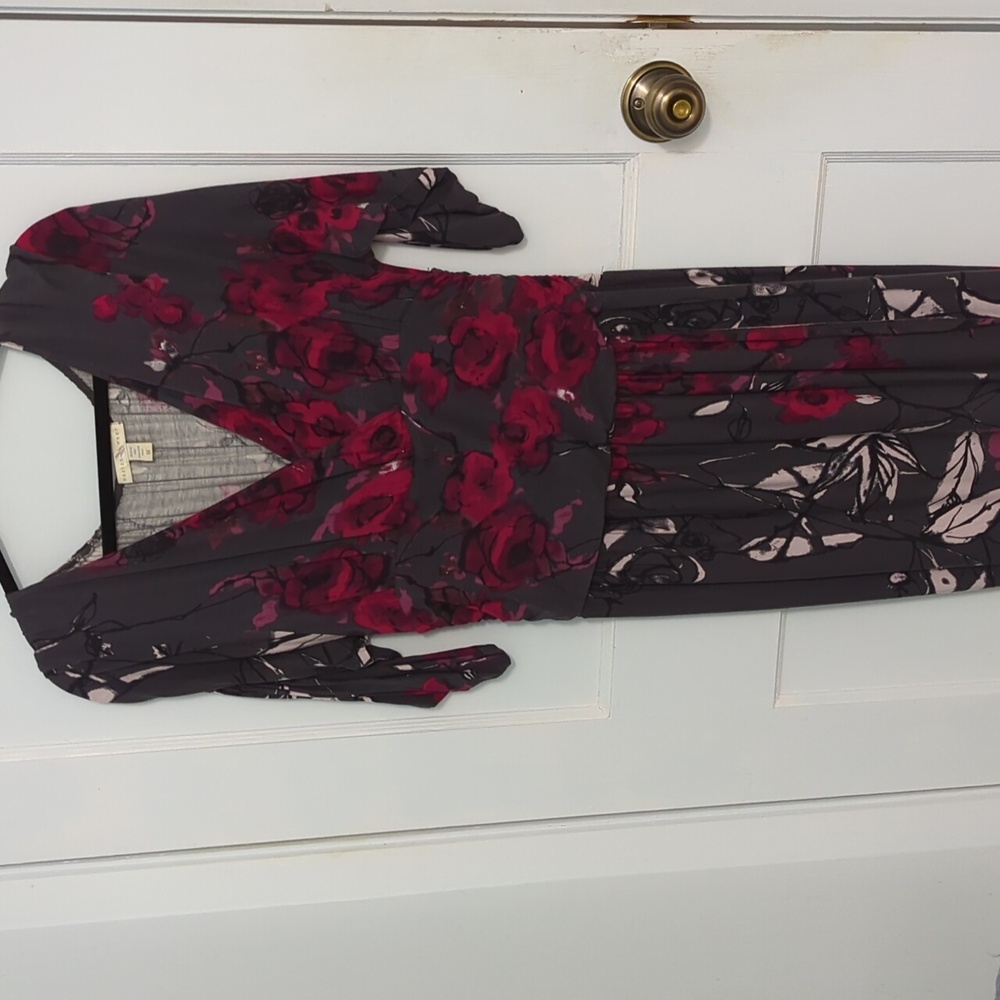West on Wear Sz M Red and Dark Gray Fitted Wrap Floral Plunge V Neck Rose Dress